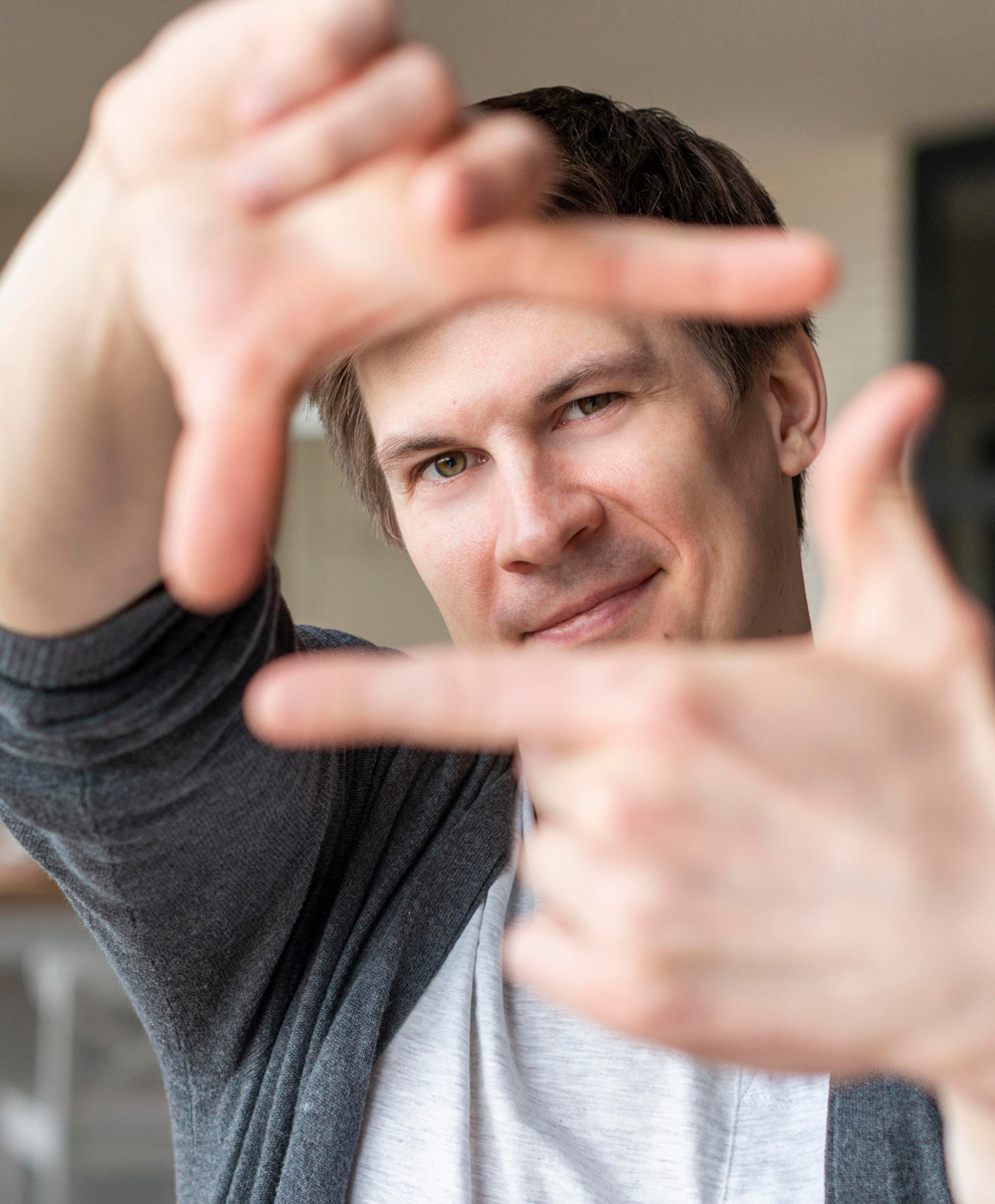 front-view-man-using-sign-language